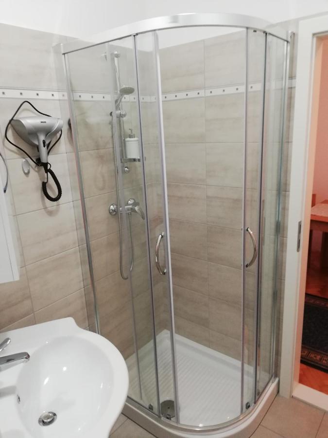 לינה וארוחת בוקר פוסטוינה Sobe Sabec מראה חיצוני תמונה